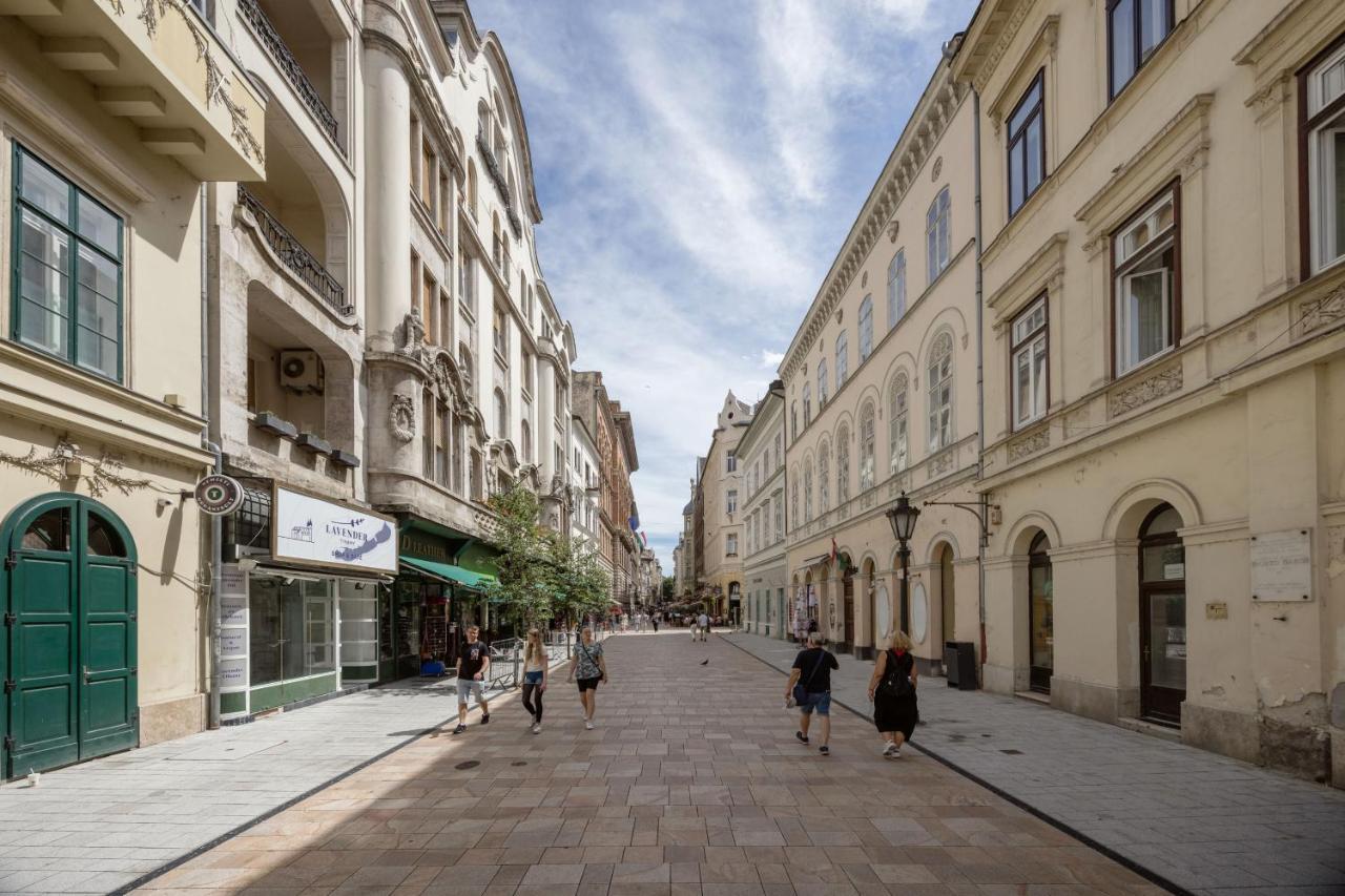 Skyline Serenity Retreat @Vaci Most Famous Street Βουδαπέστη Εξωτερικό φωτογραφία