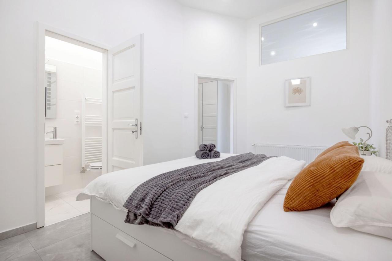 Skyline Serenity Retreat @Vaci Most Famous Street Βουδαπέστη Εξωτερικό φωτογραφία