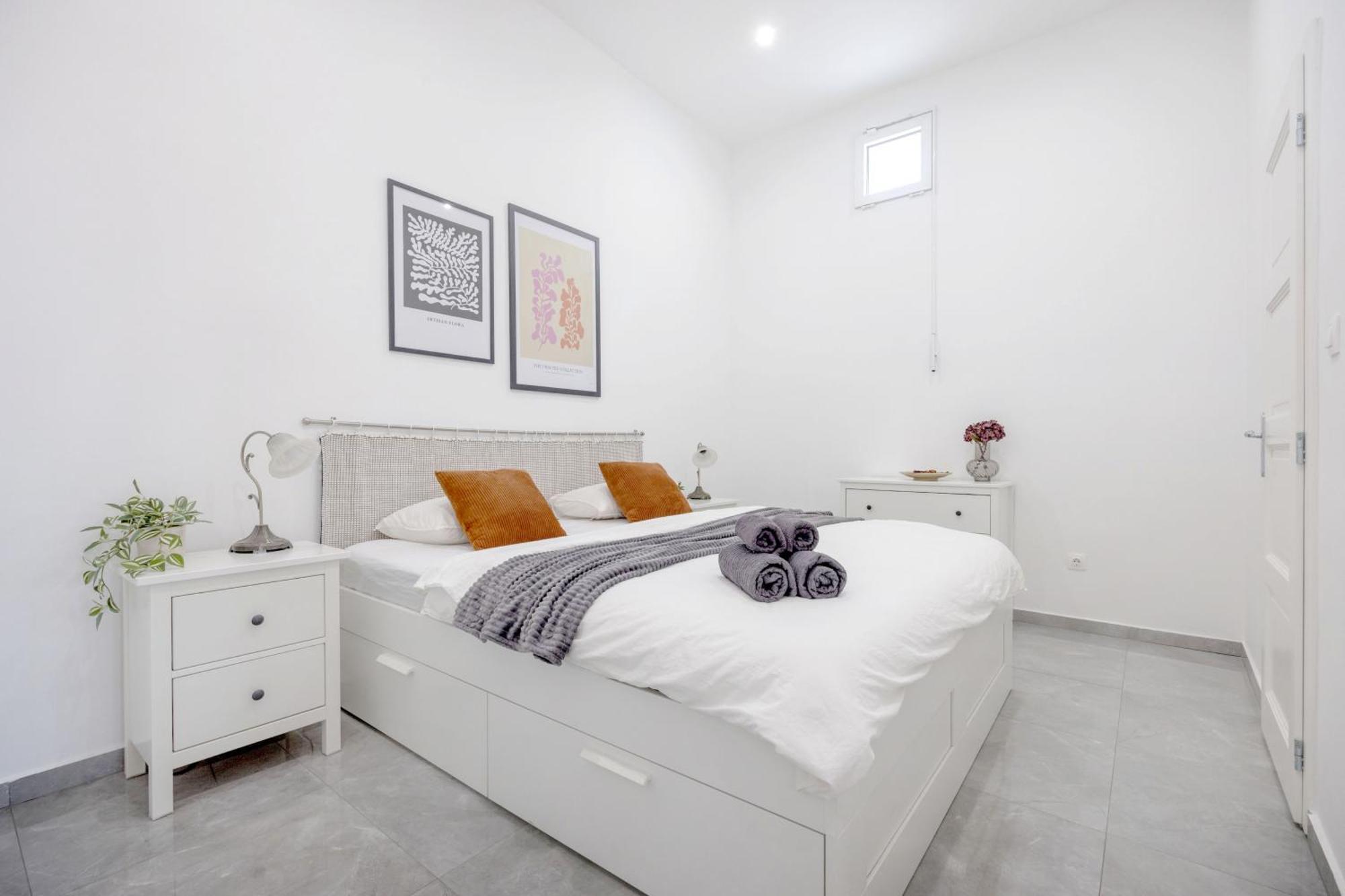 Skyline Serenity Retreat @Vaci Most Famous Street Βουδαπέστη Εξωτερικό φωτογραφία